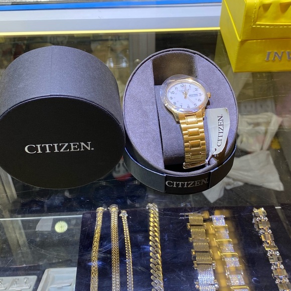 Watch - Picture 3 of 3